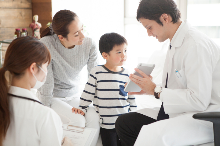 歯科医師に指導を受ける様子