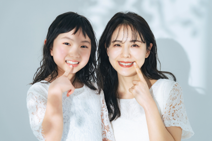 フッ素を活用して虫歯予防をする親子