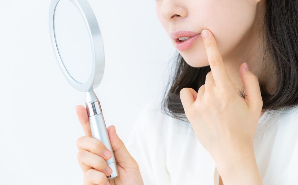 口腔内のトラブルを気にする妊娠中の女性